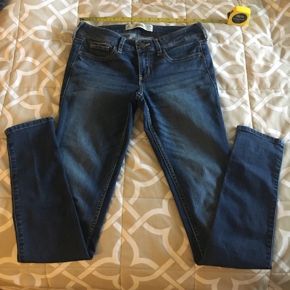 Size 3R Hollister Jeans - Picture 2 of 5